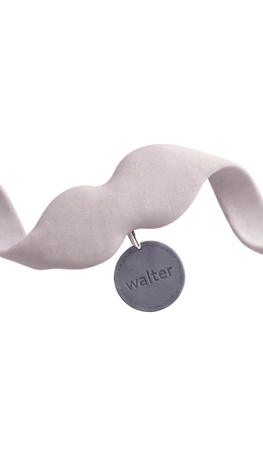 The sand collar’s knit strap in a wave, with the round walter name tag